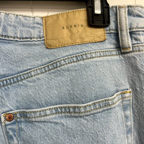 H&M &Denim Light Wash Ultra High Waist Mom Jeans US Size 10 - Picture 2 of 9